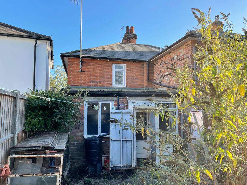 Lot: 6 - SEMI-DETACHED HOUSE FOR IMPROVEMENT - 